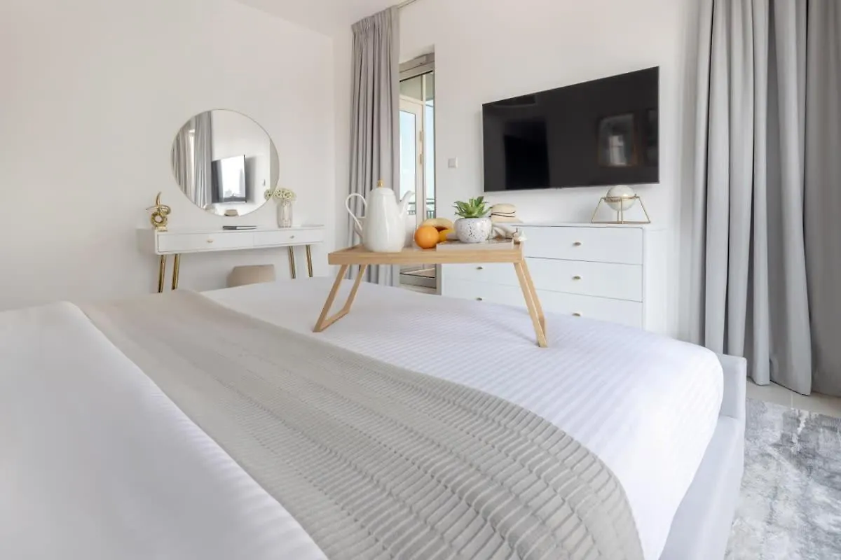 Frank Porter - Boulevard Central 1 Dubai Apartment